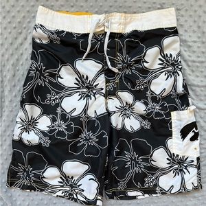 Men’s Collegiate licensed Iowa Hawkeye swim trunks Size Large